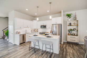 Coulee Ridge Twin Homes in Bismarck, ND - Foto de edificio - Building Photo