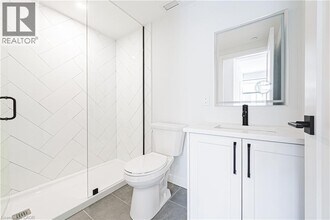 555 Sanatorium Rd in Hamilton, ON - Building Photo - Building Photo