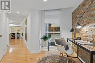 25 Carlton St. in Toronto, ON - Building Photo - Building Photo