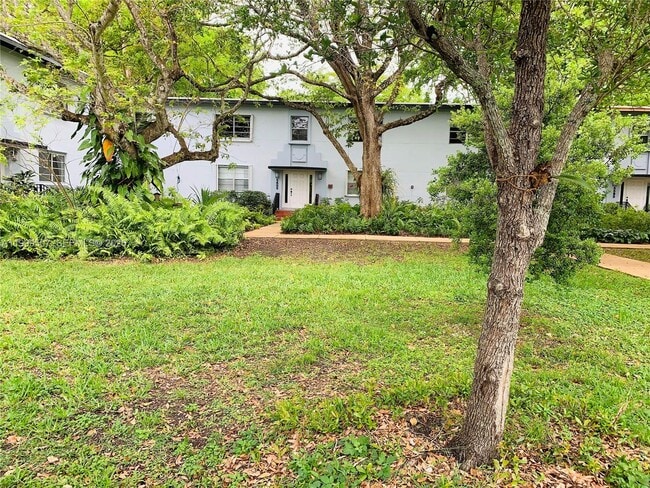 5605 SW 80th St in Miami, FL - Building Photo - Building Photo