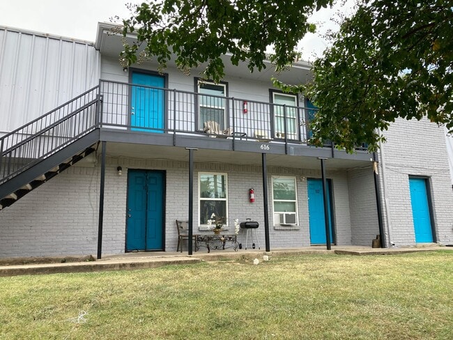 property at 612 Londonderry Ln