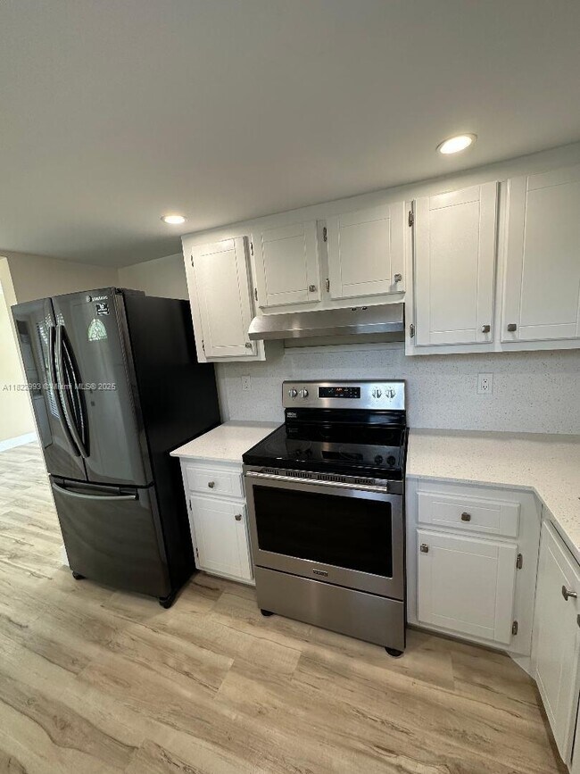 2225 Monroe St in Hollywood, FL - Building Photo - Building Photo