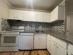 257 N Main St, Unit 1 in Andover, MA - Building Photo - Building Photo