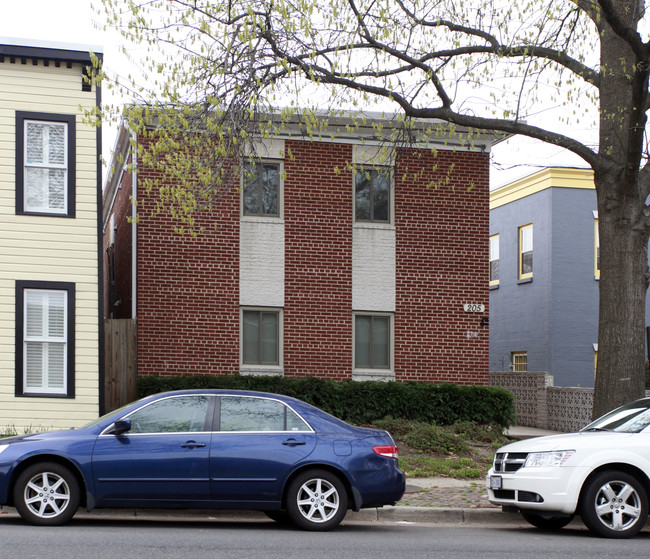 205 N West St in Alexandria, VA - Foto de edificio - Building Photo