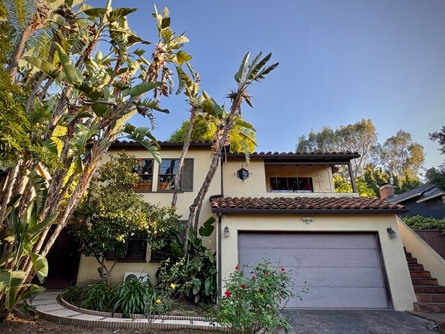 3746 Lankershim Blvd, Unit Guest House, Unit Guest House