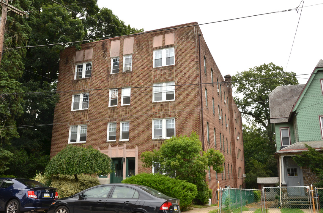 Rochelle Arms in Philadelphia, PA - Building Photo