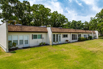 Mission Grove in Palm Harbor, FL - Foto de edificio - Building Photo