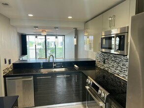 17 Royal Palm Way in Boca Raton, FL - Building Photo - Building Photo