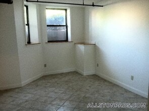 1258 Commonwealth Ave in Boston, MA - Foto de edificio - Building Photo