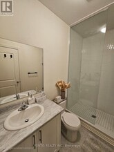 1227 Rexton Dr in Oshawa, ON - Building Photo - Building Photo