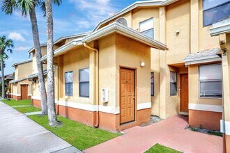 2461 NW 56th Ave, Unit 8-13 in Lauderhill, FL - Building Photo - Building Photo