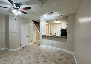 443 S W 122nd Terrace in Pembroke Pines, FL - Building Photo - Building Photo