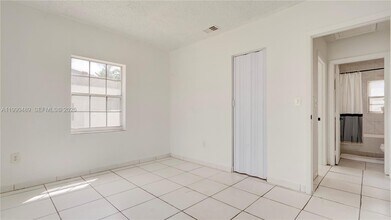 1036 NW 75th St in Miami, FL - Building Photo - Building Photo