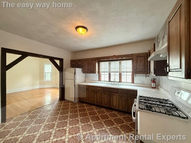 186 Powder House Blvd in Somerville, MA - Foto de edificio - Building Photo