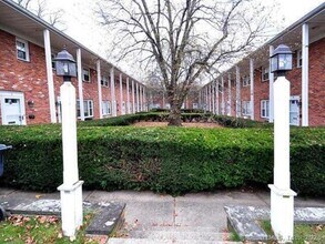 44 Garden St in Farmington, CT - Building Photo - Building Photo