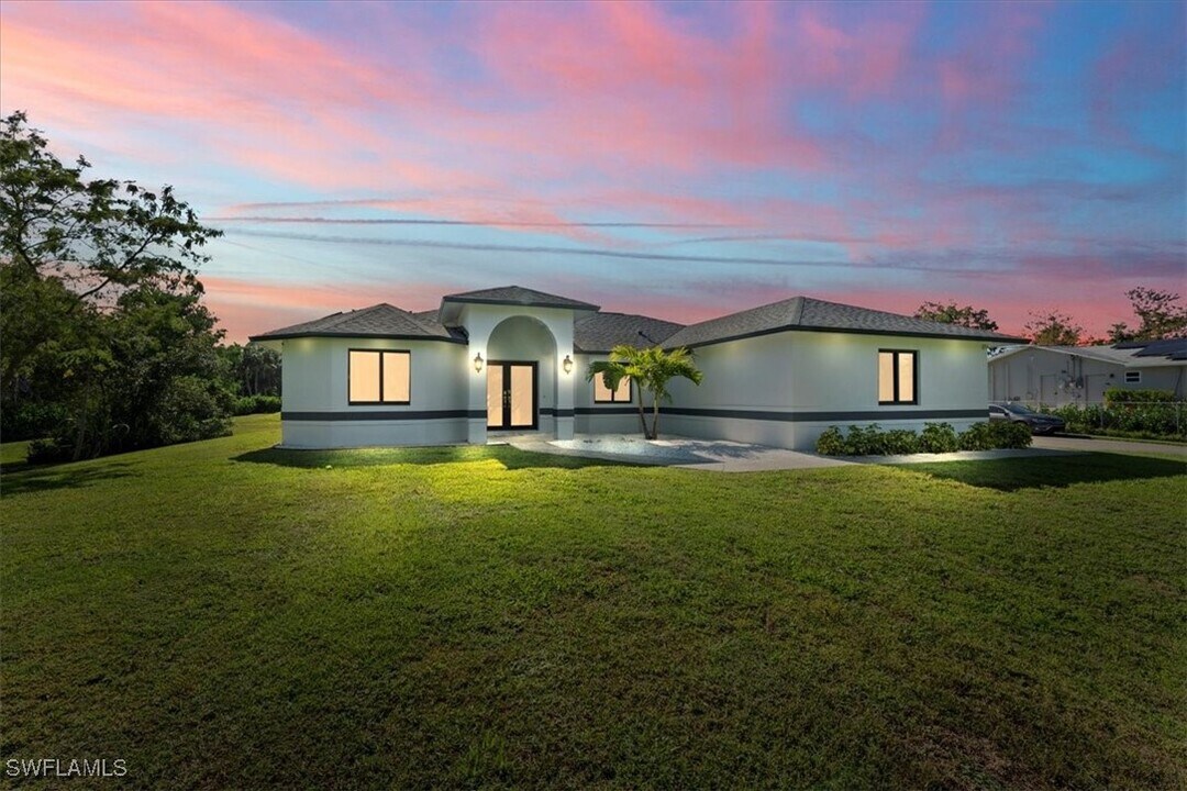 1121 27th St SW in Naples, FL - Building Photo