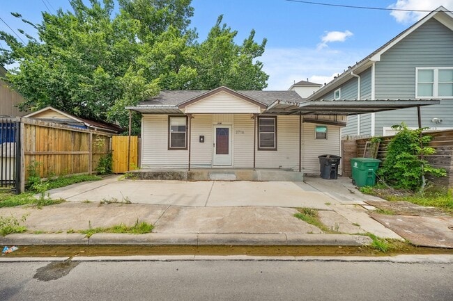 property at 2716 Commerce St