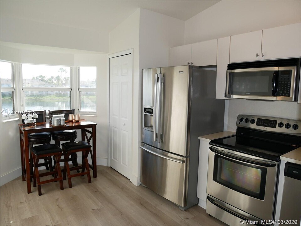 1270 SE 26th St-Unit -204 in Homestead, FL - Building Photo
