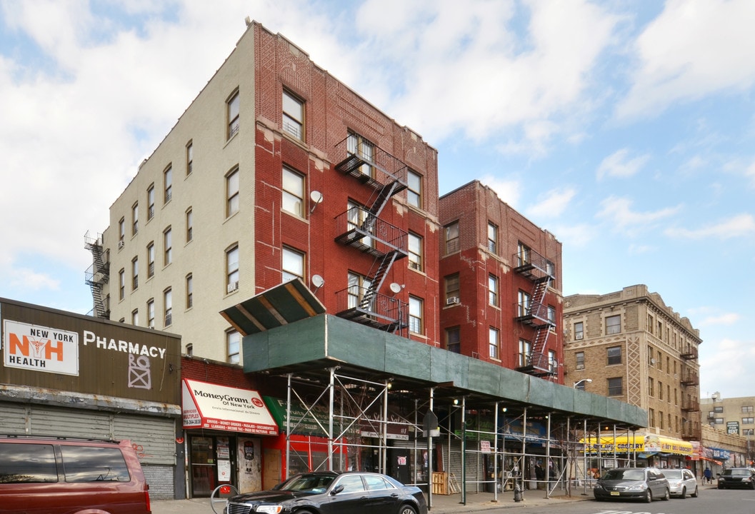 2301 Creston Avenue in Bronx, NY - Building Photo