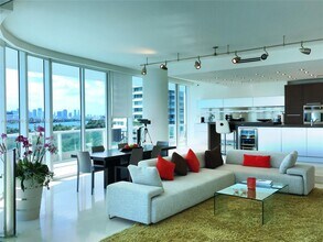 100 South Pointe Dr in Miami Beach, FL - Building Photo - Building Photo
