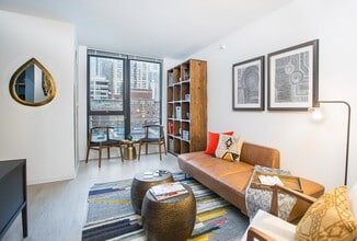 731 N Wells St, Unit 1708 in Chicago, IL - Foto de edificio - Building Photo