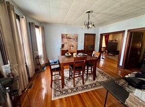 141 Whitwell St, Unit 1 in Quincy, MA - Foto de edificio - Building Photo