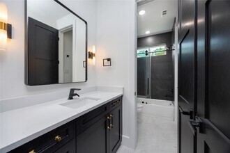 1911 Lauderdale St in Houston, TX - Building Photo - Building Photo