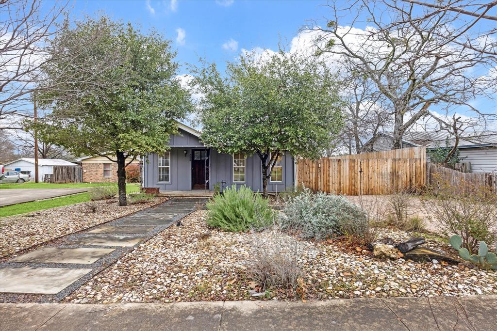 208 W Elliott St in Austin, TX - Building Photo