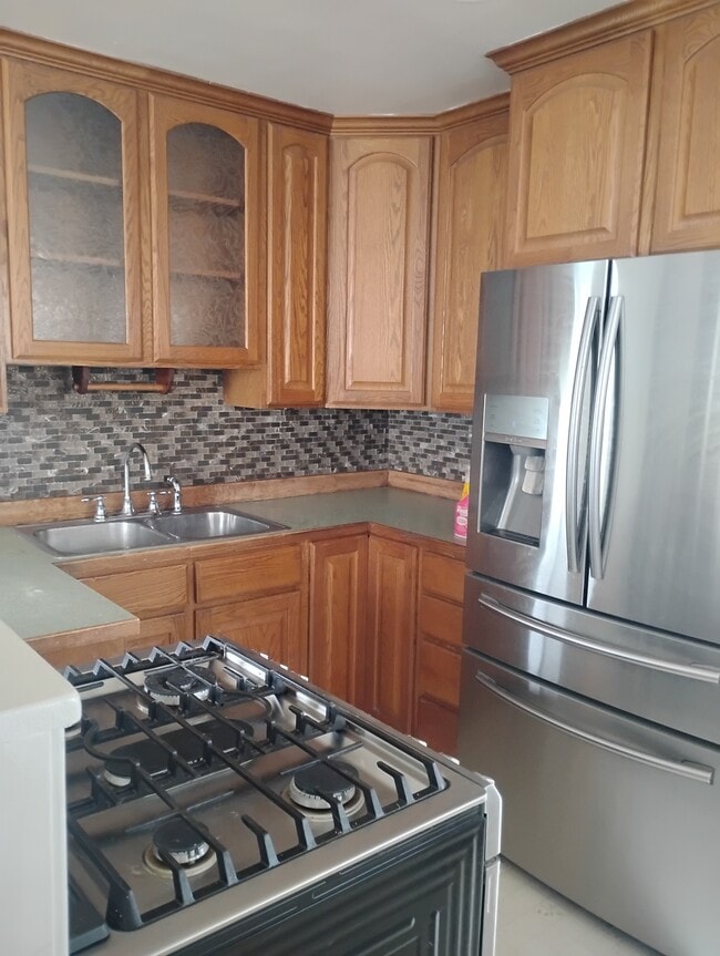 5080 S 4420 W in Kearns, UT - Foto de edificio - Building Photo