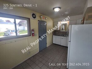 325 Sentinel Dr in Waukesha, WI - Building Photo - Building Photo