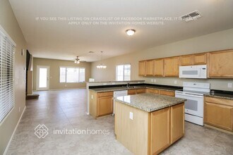 15940 W Mauna Loa Ln in Surprise, AZ - Foto de edificio - Building Photo