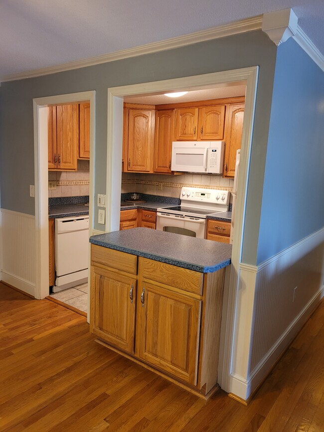 11 Rambling Brook Ln in Glastonbury, CT - Building Photo - Building Photo