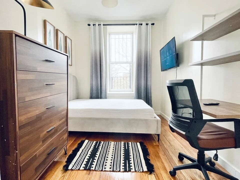Furnished room/NOT APARTMENT in Brooklyn, NY - Foto de edificio