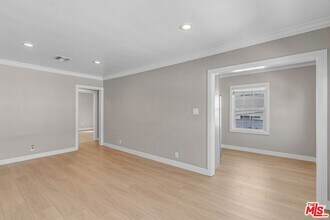 1/2 W Olympic Blvd in Los Angeles, CA - Building Photo - Building Photo