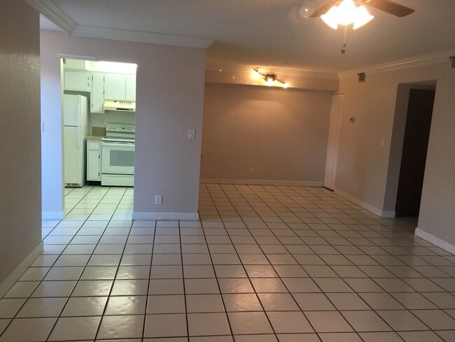 612 Gardens Dr, Unit 101 in Pompano Beach, FL - Foto de edificio - Building Photo