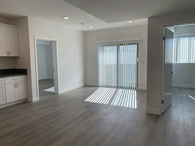 16030 Sherman Way in Los Angeles, CA - Building Photo - Building Photo