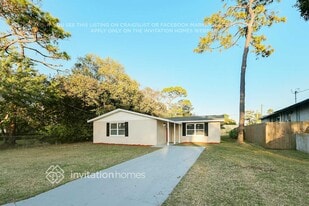 15740 Sea Pines Dr in Hudson, FL - Building Photo