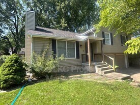 2409 NE Carousel Cir in Lee's Summit, MO - Building Photo