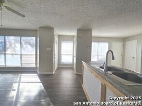 8415 Cranberry Hill in San Antonio, TX - Building Photo - Building Photo