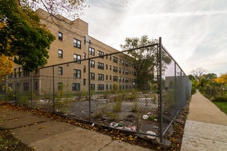 300 N Pine Ave in Chicago, IL - Foto de edificio - Building Photo