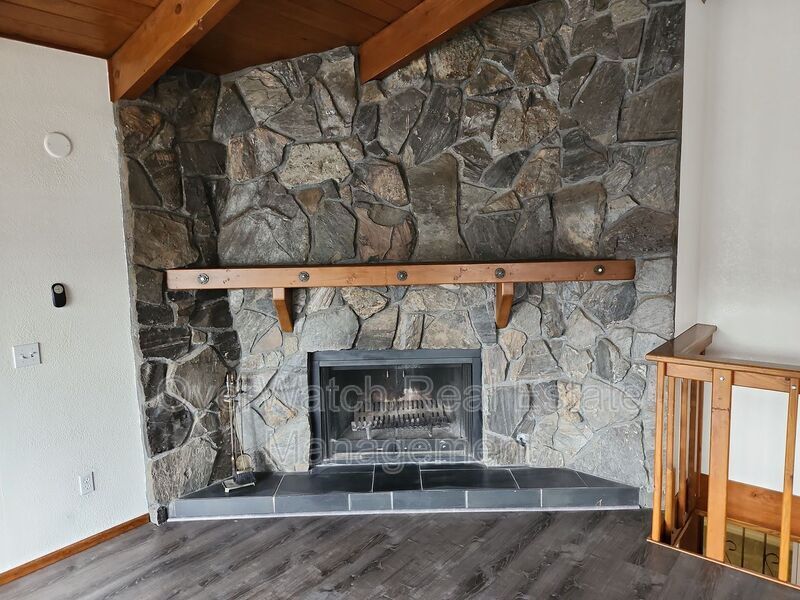 411 Oklahoma St in Anchorage, AK - Building Photo
