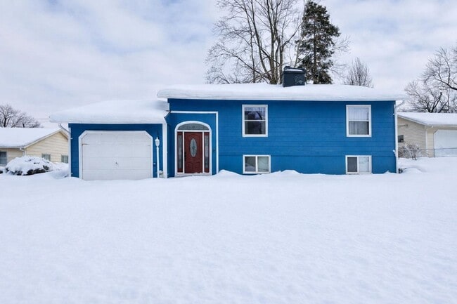 property at 1976 Briar Wy