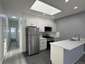 209-211-211 Main St in Farmingdale, NY - Building Photo - Building Photo