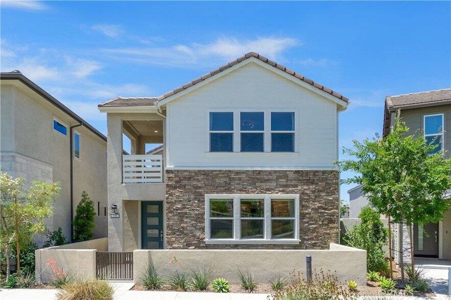 156 Chorus in Irvine, CA - Building Photo