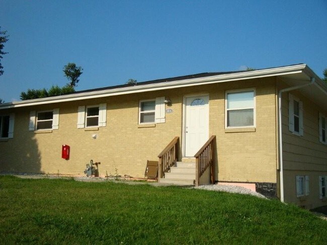 815 N Pleasant St in Springdale, AR - Building Photo - Building Photo