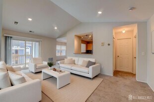 58 Tanglewood Ct in Monmouth Junction, NJ - Building Photo