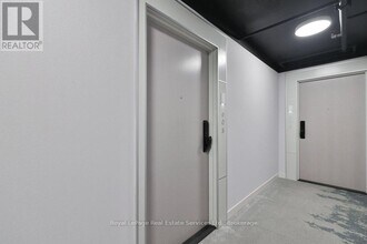 3210 Dakota Cmn in Burlington, ON - Building Photo - Building Photo