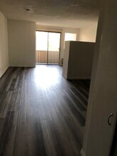 1339 N Sycamore Ave, Unit 105 in Los Angeles, CA - Building Photo - Building Photo