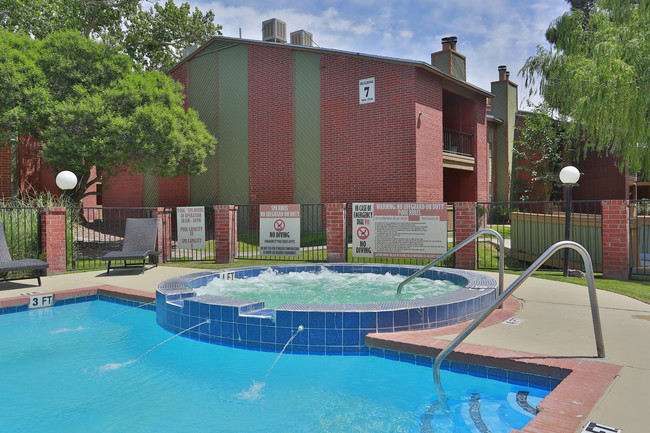 Foxglove Apartments in El Paso, TX - Foto de edificio - Building Photo
