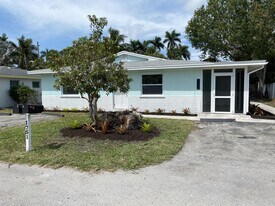 1751 Smugglers Cove in Naples, FL - Building Photo